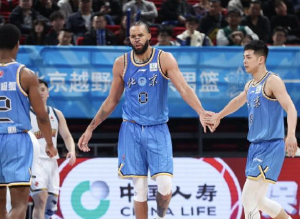 乐鱼体育-北京新援麦基组超级球队:保罗+布克+汤普森+詹姆斯+库里中锋