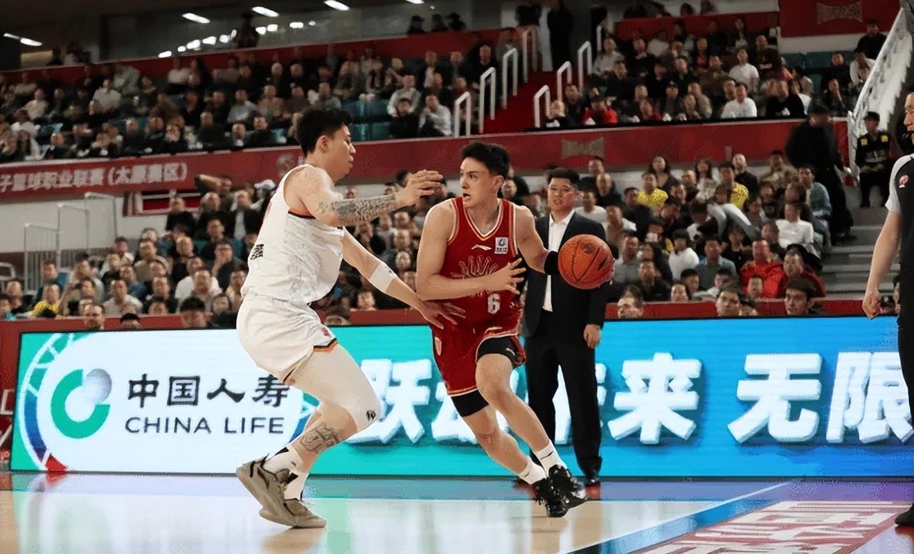 乐鱼体育-上海100-96险胜山西 球员评价:4人优秀,5人及格,2人低迷