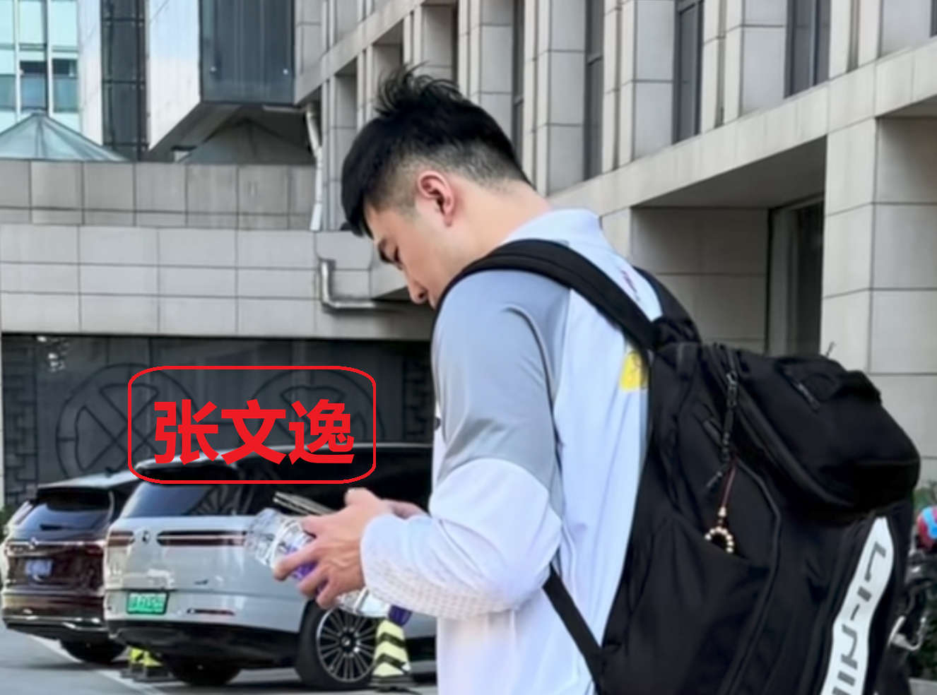 乐鱼体育登录入口-杜锋纪律十分严明!