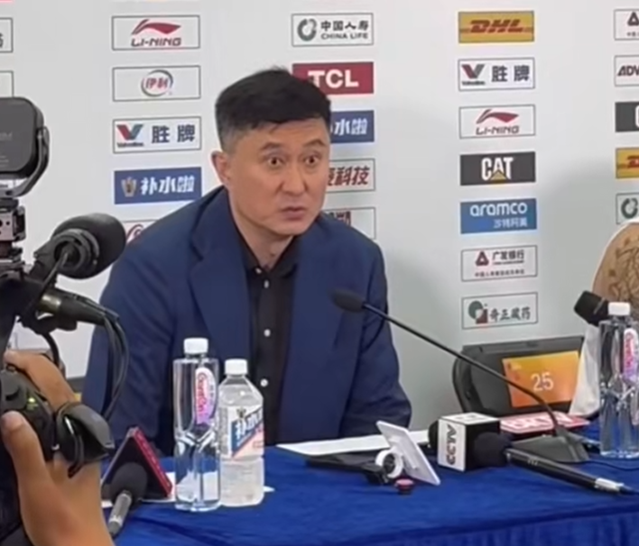 乐鱼体育登录入口-广东被淘汰采访!杜锋亲承没遗憾点11冠,再提年轻球员,奎因不甘